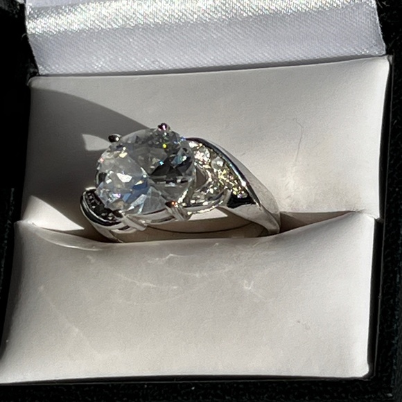 Sparkly cocktail ring, silver tone and cubic, size 9. - Picture 15 of 16